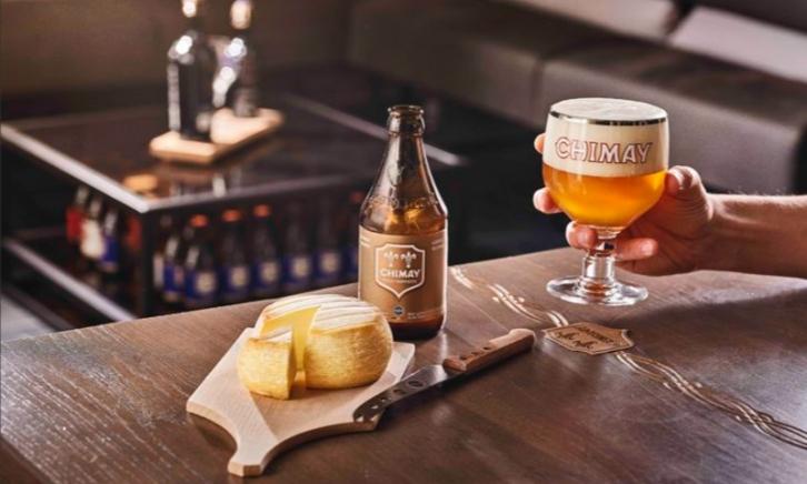 Chimay Goud in de hand